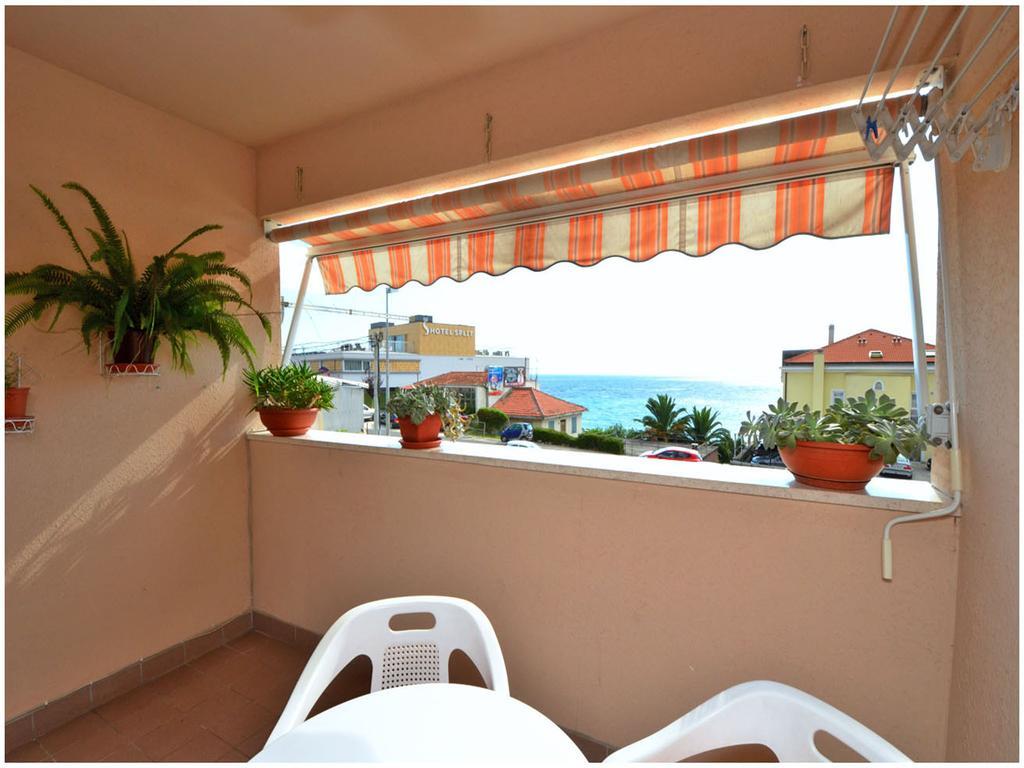 Apartment Laura Подстрана Номер фото