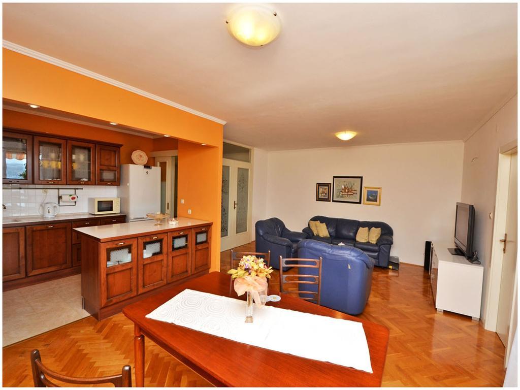 Apartment Laura Подстрана Номер фото